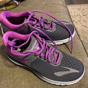 Brooks Women's Athletic Shoes - Black and Pink